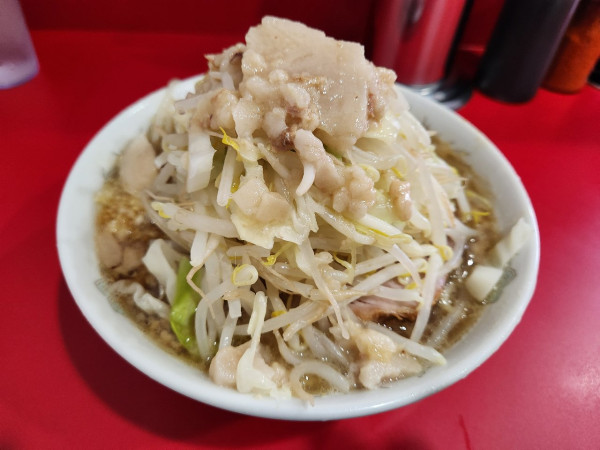 「小　豚2枚　麺少なめニンニク少しヤサイアブラ」@ラーメン二郎 生田駅前店の写真
