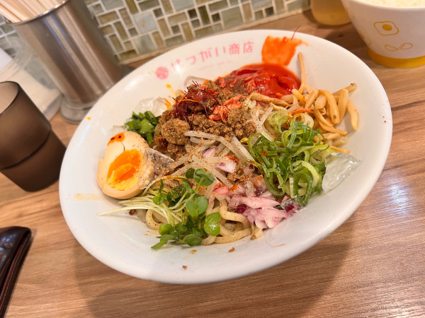 「【限定】冷やし坦々まぜそば」@はつがい商店の写真