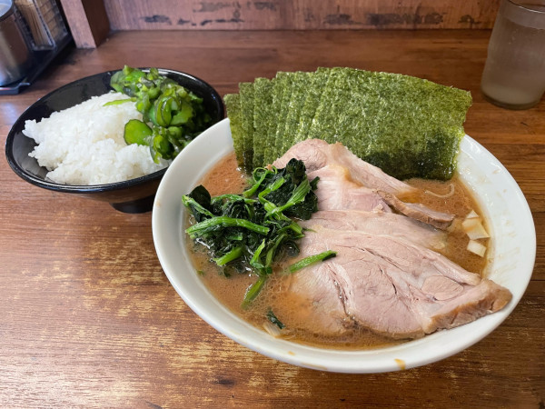 「チャーシューメン + 海苔 + ライス」@横浜家系らーめん 武道家 吉祥寺店の写真