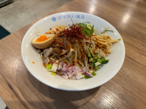 「【限定】冷やし坦々まぜそば」@はつがい商店の写真