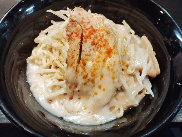 「鶏豚油そば」@油そば専門店 春日亭 高田馬場駅前店の写真