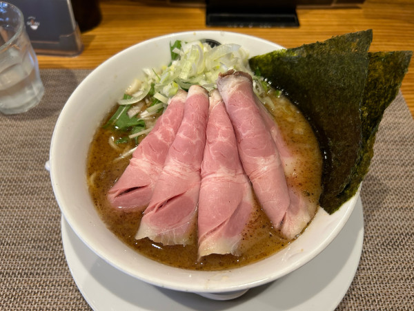 「らーめん+チャーシュー(3枚)」@RAMEN GOSSOU 新橋店の写真