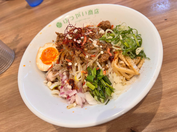 「【限定】冷やし坦々まぜそば」@はつがい商店の写真