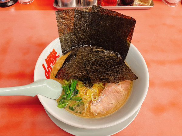「醤油ラーメン＋海苔5枚」@ラーメン山岡家 高崎西店の写真