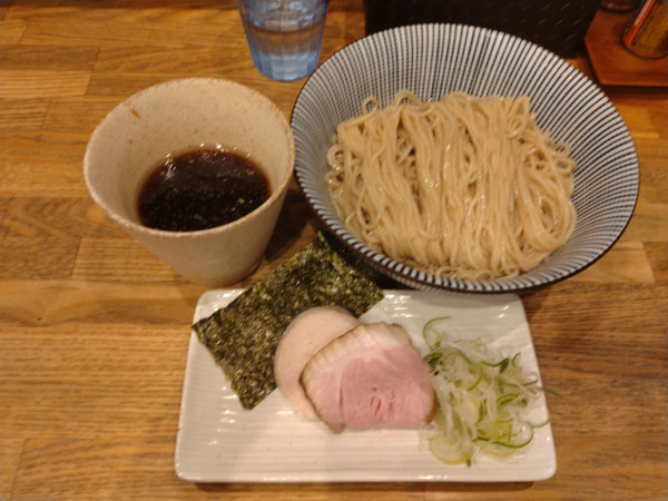 「冷やし煮干し和風昆布水つけめん¥1100-」@自家製麺 純の写真