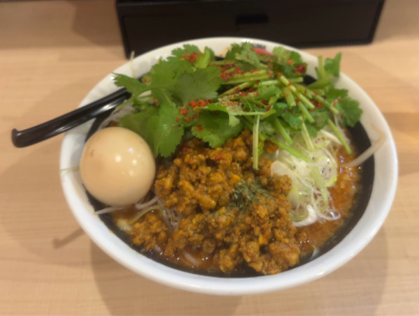 「辛味玉スパイスらー麺」@らー麺 だるまの写真
