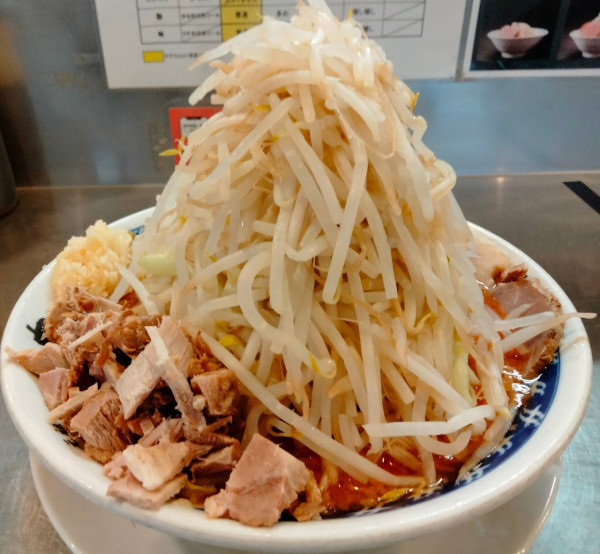 「赤ラーメン野菜増し＋コマ切れ豚」@らーめん大 平井店の写真