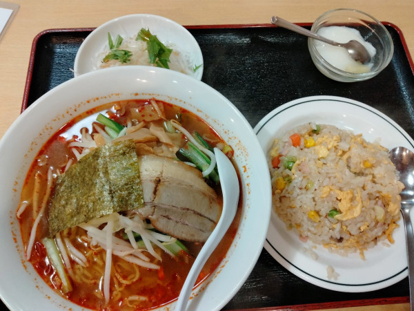「辛味噌ラーメン＋半チャーハン」@菜々香の写真