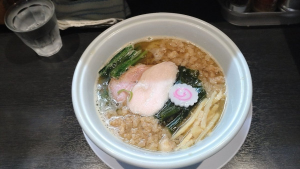 「燕三条風背脂煮干しらーめん」@らーめん 三極志の写真