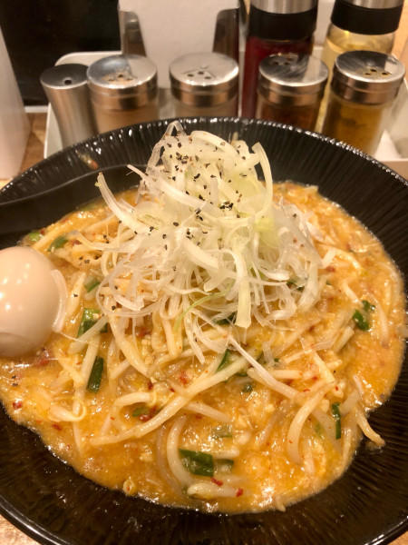 「辛味噌ラーメン 味玉 大盛900+100+50円」@大塚屋の写真
