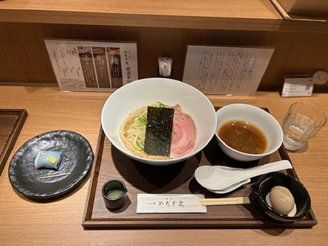 「熟成もろみ醤油のつけそば、1,300円。」@横浜 らぁ麺 めだか堂 横浜モアーズ店の写真