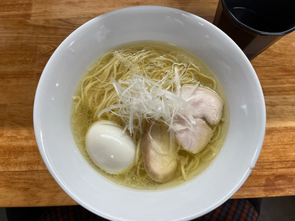 「鶏塩SOBA煮卵入り1080円」@CHICKSの写真