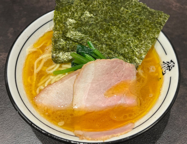 「らーめん＋モモチャーシュー1枚」@らーめん飛粋の写真