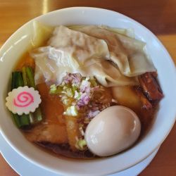 特製中華そば　ワンタントッピング