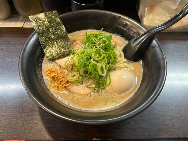「味玉ラーメン(バリカタ)1,000円+替玉150円」@ラーメンくれはの写真