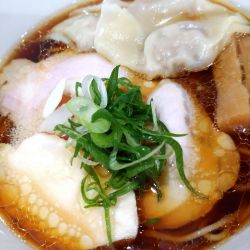 鶏醤油ラーメン・ワンタン増し