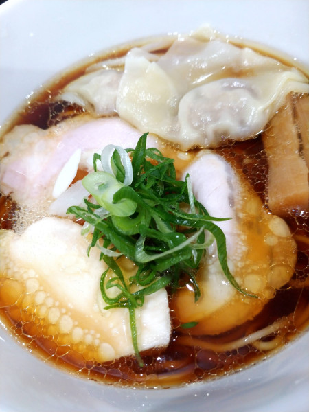 「鶏醤油ラーメン・ワンタン増し」@麺屋 志玲 本店の写真