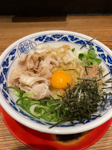 「冷したまごかけ麺¥880」@九州らーめん亀王 京橋店の写真