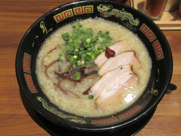 「豚骨らーめん（850円）」@博多 一星 霞が関店の写真