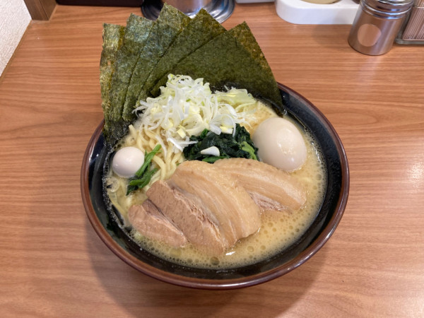 「一刀盛りラーメン醤油」@横浜家系ラーメン 一刀家 赤坂本店の写真