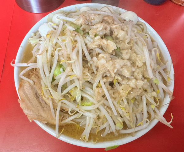 「小豚＋うずら」@ラーメン二郎 仙台店の写真