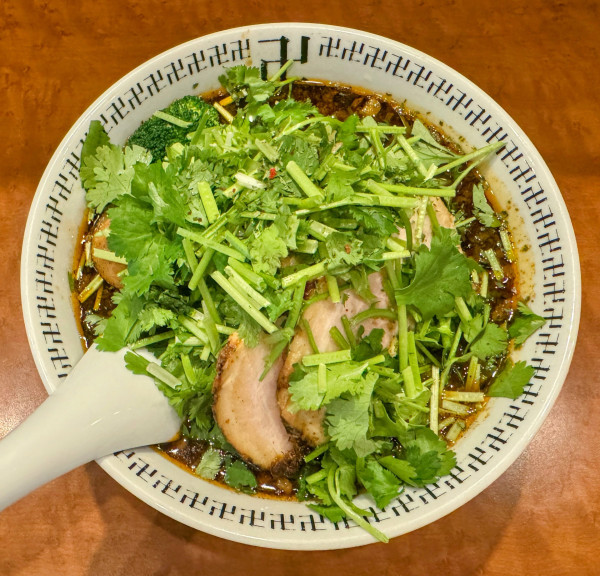 「スパイス・特製ラー麺+パクチー」@スパイス・ラー麺 卍力 秋葉原店の写真