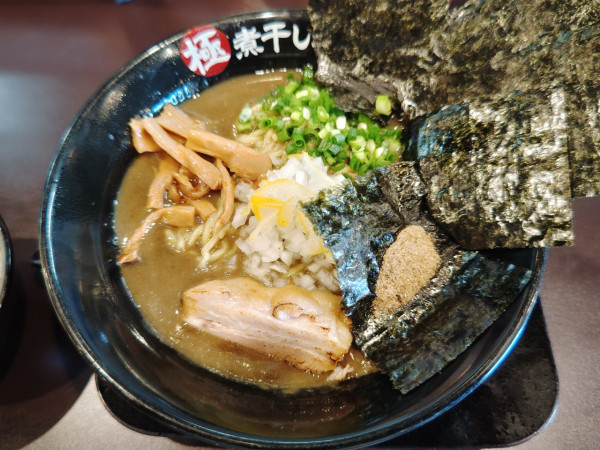 「鬼煮干しラーメン(海苔追加)」@極煮干し本舗 久喜店の写真