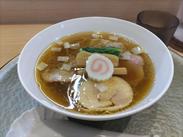 「羅臼昆布と鮭節の中華そば」@中華そば 深緑の写真