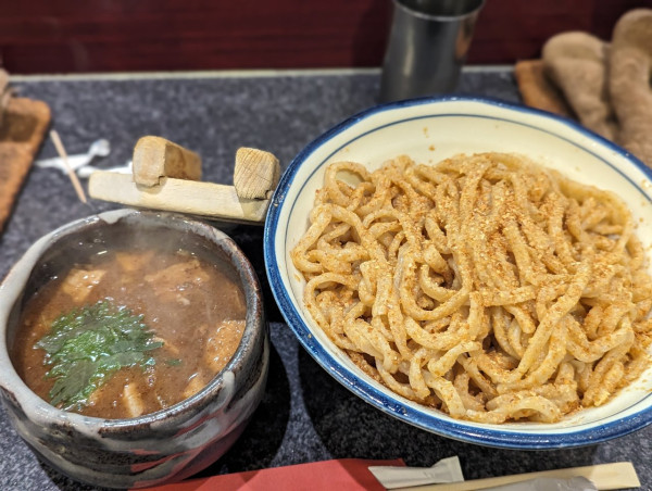 「全粒粉つけ麺」@烈志笑魚油 麺香房 三くの写真