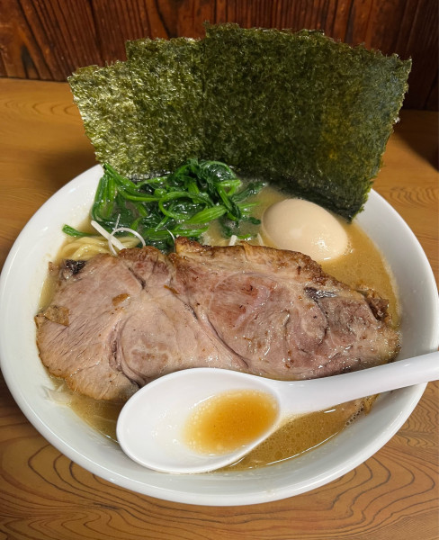 「らーめん醤油(1000円)＋大盛(200円)」@らーめん車屋の写真
