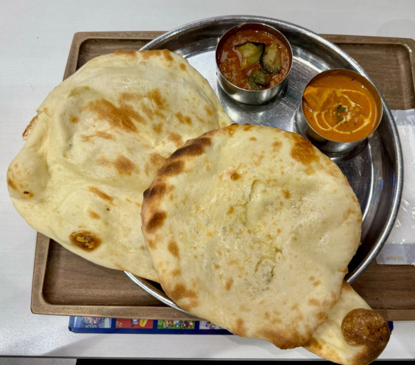 「選べる2種のカレープレートセット＋チーズナン」@インドカリーダイニング Cobara-Hetta イオンモールKYOTO店の写真