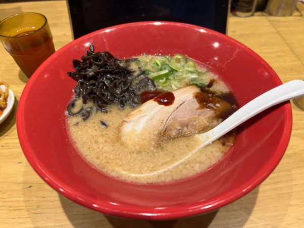 「赤丸新味」@一風堂 浜松町スタンドの写真