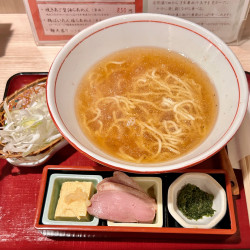 焼きあご醤油らあめん（850円）＋鶏ぱいたん塩らあめん（850円）