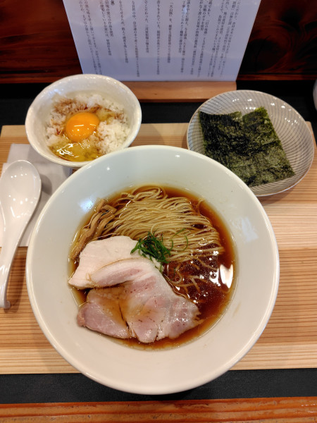 「地鶏と鴨の醬油らぁ麺900円、のり50円」@麺しかのの写真