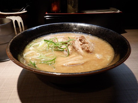「味噌」@さっぽろラーメン 桑名 新宿御苑店の写真