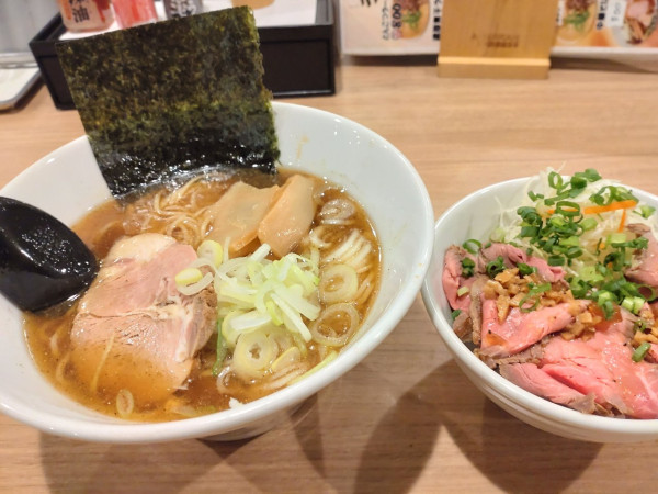 「煮干し中華そば＋ローストビーフ丼小」@ラーメン酒場 天狗の写真