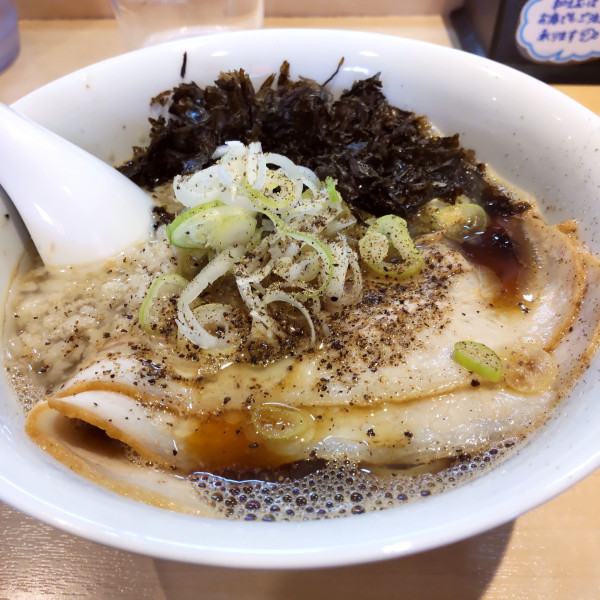 「背黒煮干ブラック（￥1,000）」@煮干中華そば 結。の写真