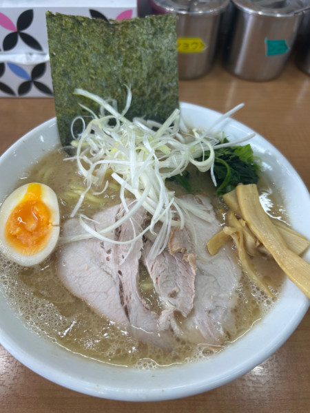 「塩豚骨ラーメン（太麺）」@綾瀬らーめん 粋の写真