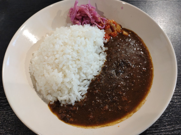 「（ランチ）牛すじ煮込み黒カレー　１１００円」@Bistrot VIVANTの写真
