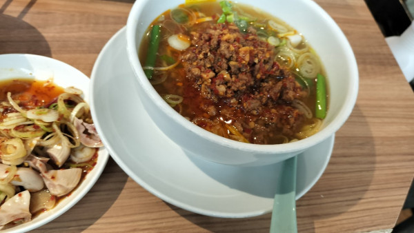 「台湾ラーメンコブクロセット」@郭 政良 味仙 東京ニュー新橋ビル店の写真