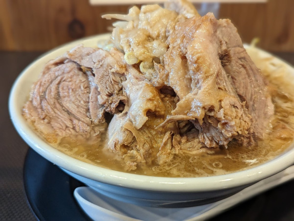 「6周年限定濃厚魚介鶏豚骨ラーメン」@らぁ麺 しんの写真