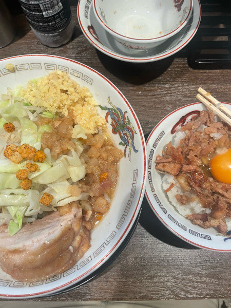 「ミニらーめん　ライス肉カス油生卵」@豚山 鶴見店の写真