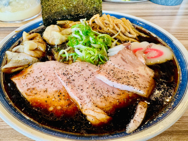 「ブラックワンタン【1110円】」@くじら食堂 nonowa東小金井店の写真