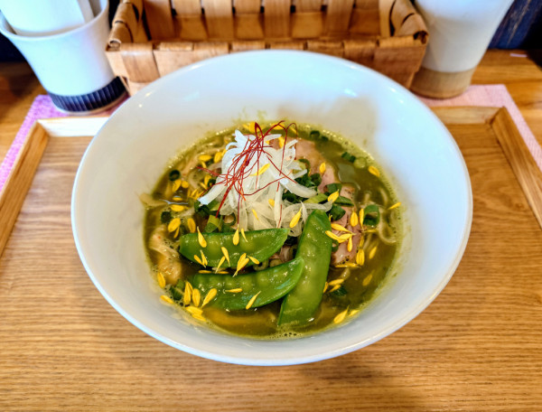 「限定 新緑ニラと鶏白湯」@中華蕎麦 はざまの写真