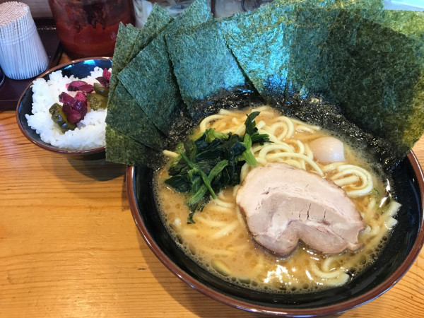 「ラーメン+海苔4枚」@横濱家系ラーメン 明豊家 住吉店の写真