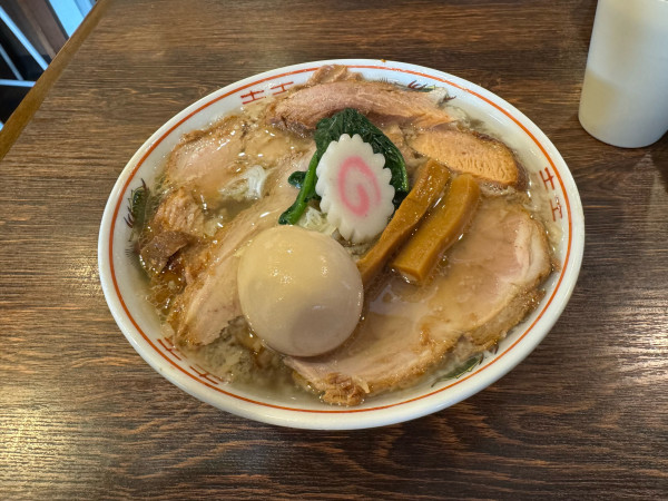 「【肉の日限定】背脂塩チャーシュー麺」@麺屋 真心の写真