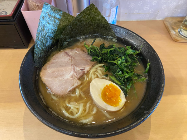 「醤油とんこつラーメン（麺固め）880円」@麺侍 誠の写真