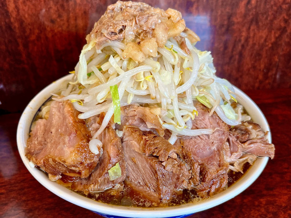 「ぶた大ラーメン ニンニク ヤサイ アブラ 生たまご」@ラーメン二郎 めじろ台店の写真