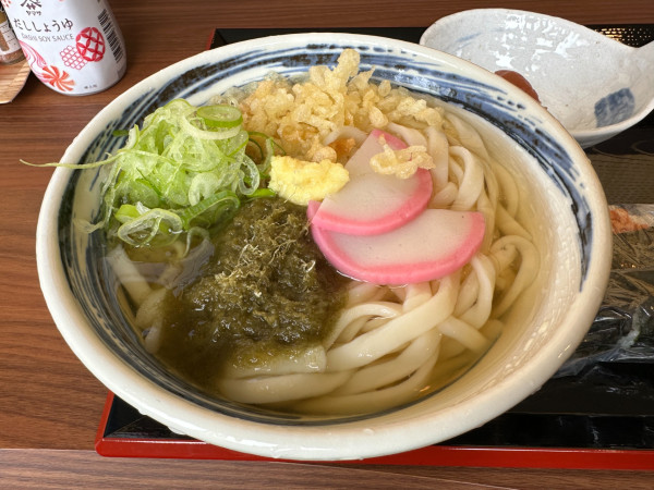 「駒さんちのうどん（冷・並盛・350g）490円」@丸駒製麺の写真