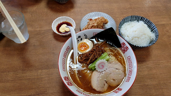 「鶏ガラ中華＋からあげ」@らぁ麺 ここんの写真